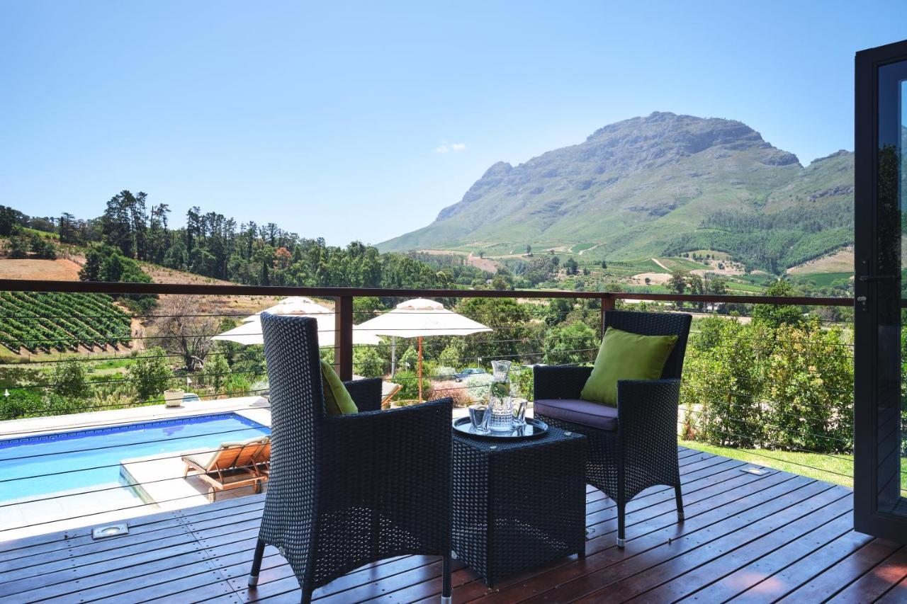 Alluvia Boutique Winery & Luxury Accommodation Στέλενμπος Εξωτερικό φωτογραφία View of the Hottentots-Holland Mountains from the Cape Winelands