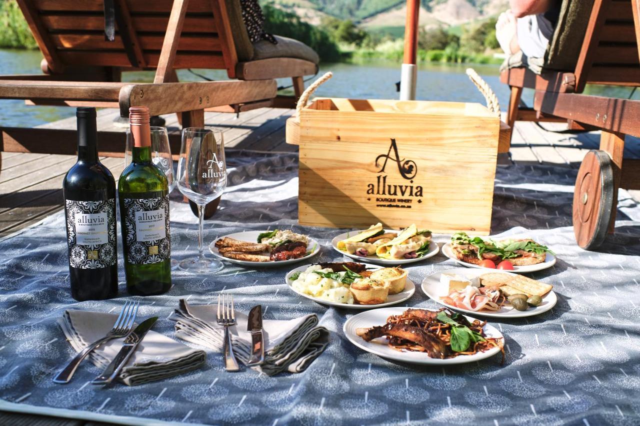 Alluvia Boutique Winery & Luxury Accommodation Στέλενμπος Εξωτερικό φωτογραφία Picnic at the winery