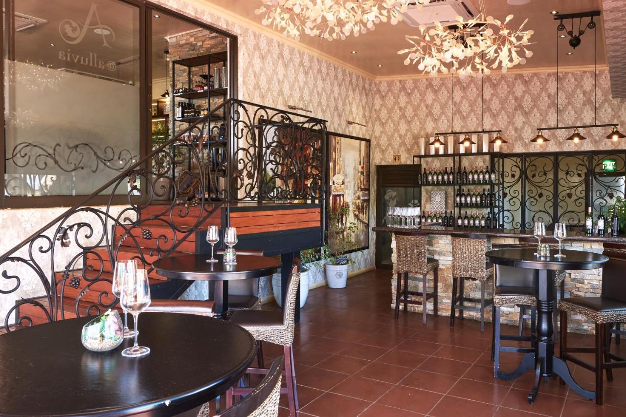 Alluvia Boutique Winery & Luxury Accommodation Στέλενμπος Εξωτερικό φωτογραφία The interior of the wine bar