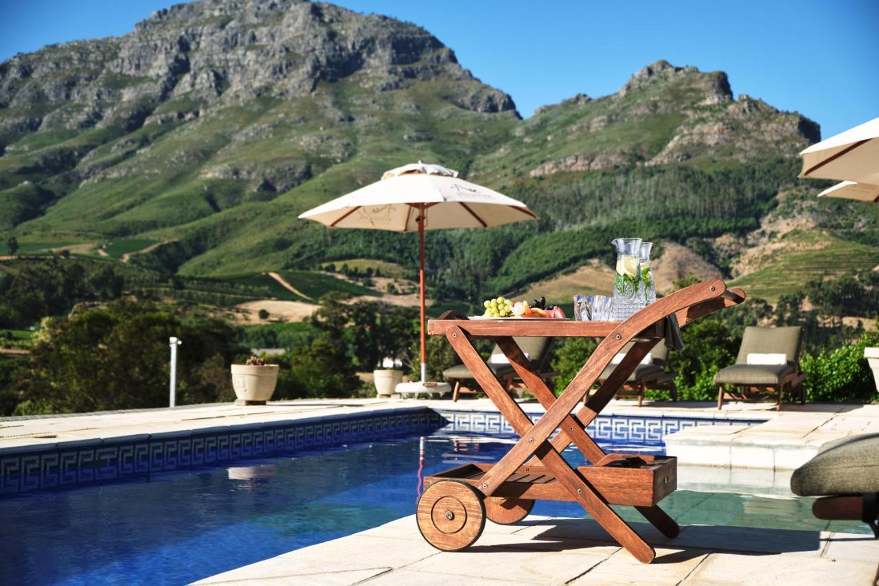 Alluvia Boutique Winery & Luxury Accommodation Στέλενμπος Εξωτερικό φωτογραφία A poolside bar cart