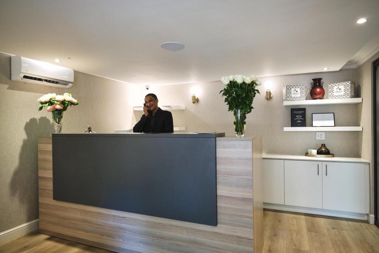 Alluvia Boutique Winery & Luxury Accommodation Στέλενμπος Εξωτερικό φωτογραφία Reception desk at a hotel