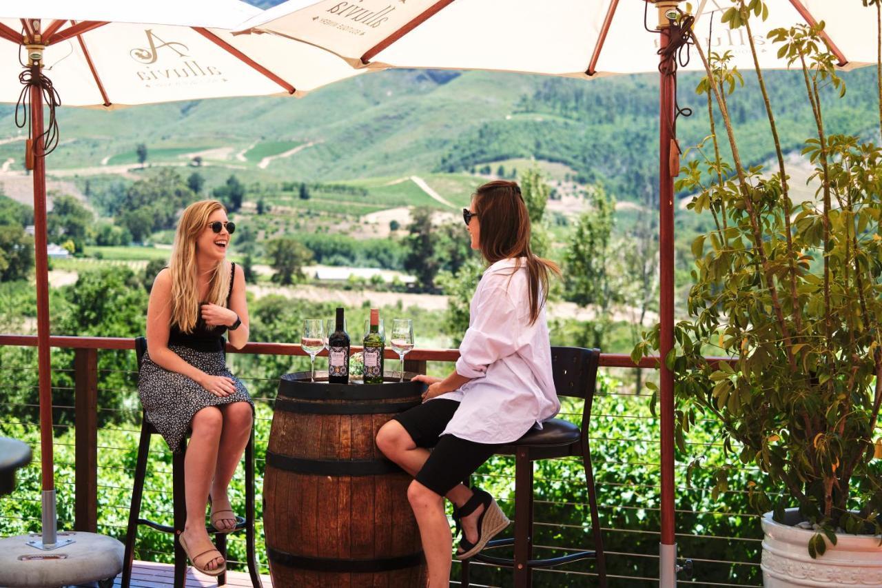Alluvia Boutique Winery & Luxury Accommodation Στέλενμπος Εξωτερικό φωτογραφία Wine tasting at a winery in Marlborough, New Zealand