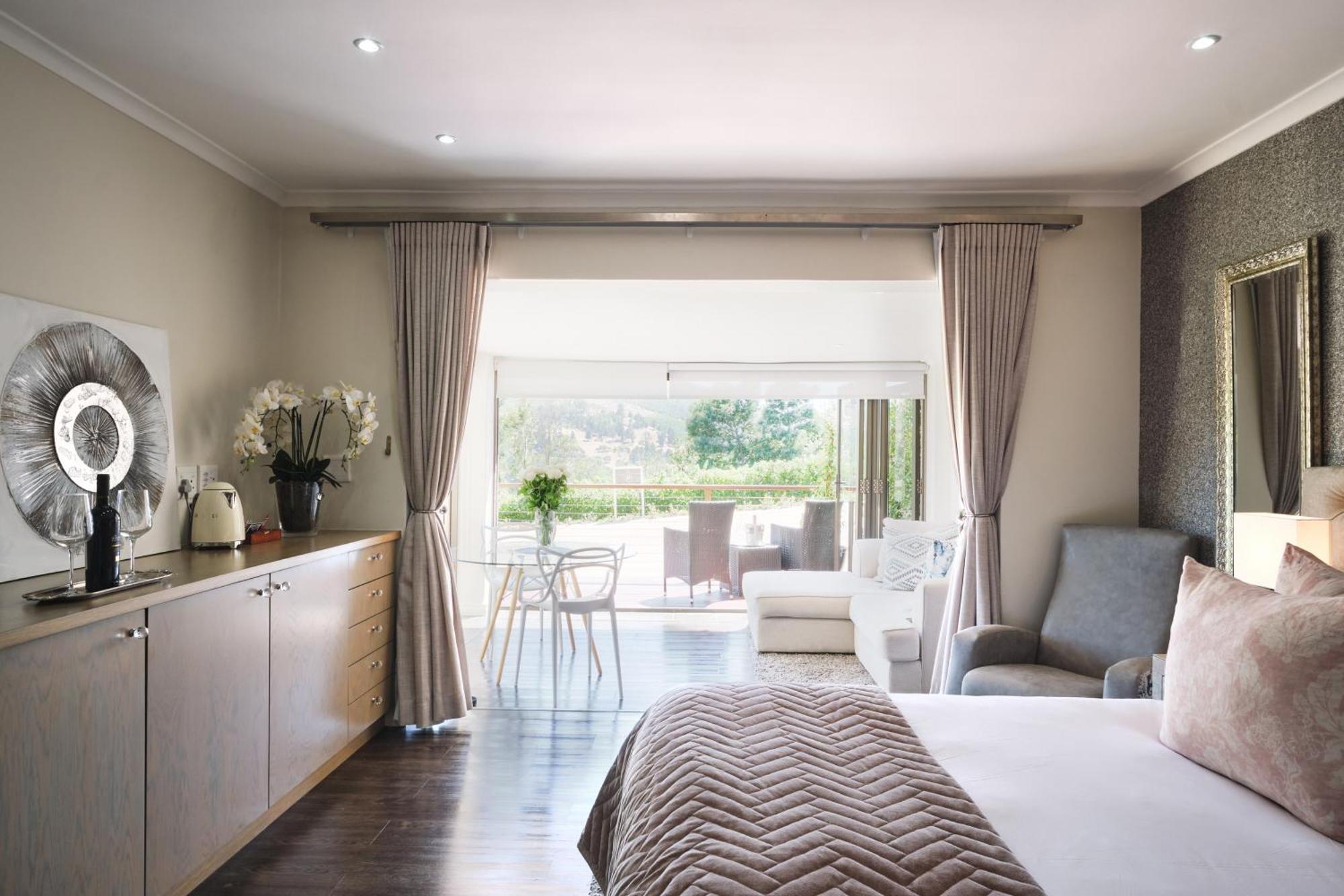 Alluvia Boutique Winery & Luxury Accommodation Στέλενμπος Δωμάτιο φωτογραφία A room at the Cape Grace
