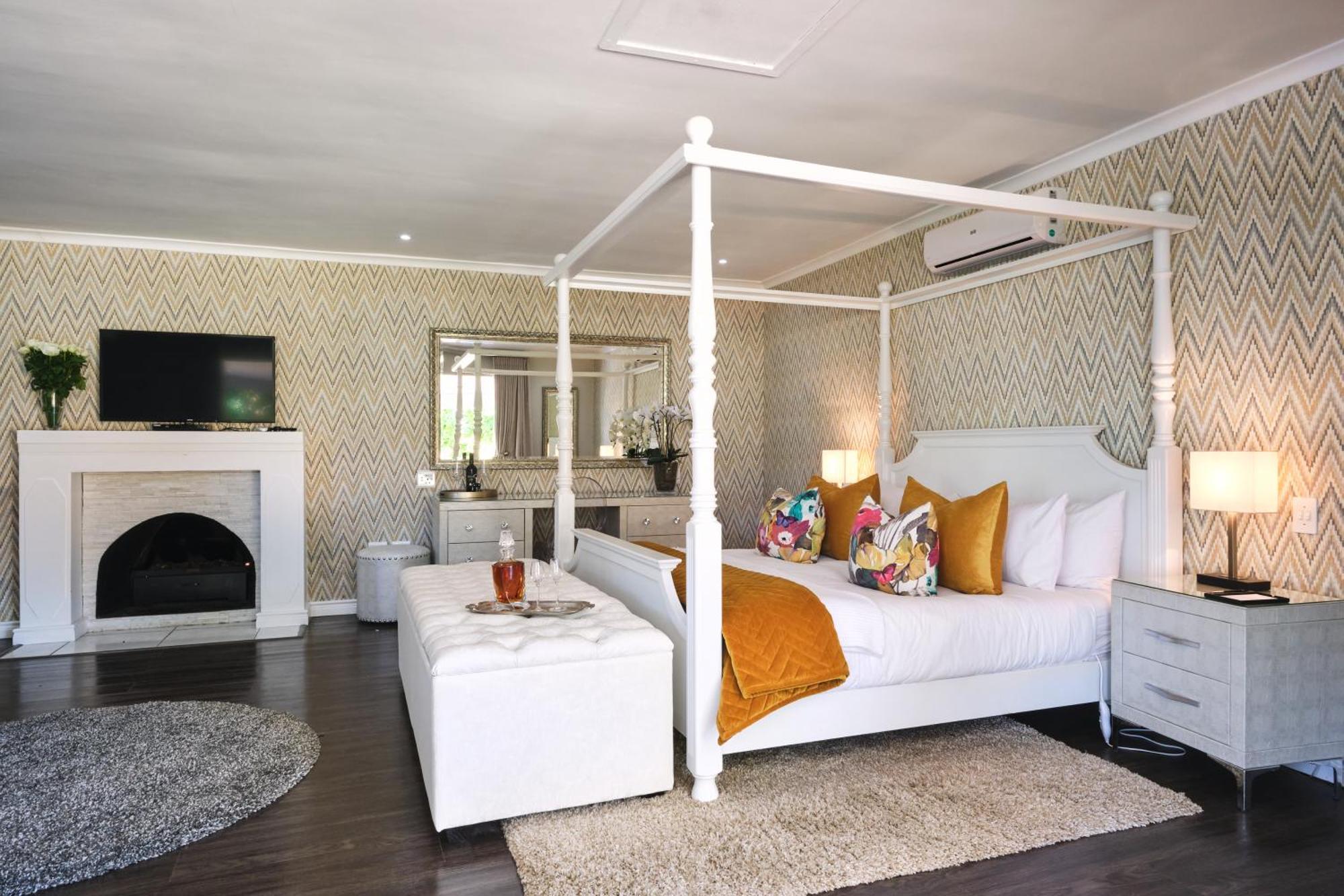 Alluvia Boutique Winery & Luxury Accommodation Στέλενμπος Δωμάτιο φωτογραφία A bedroom at the Cape Heritage