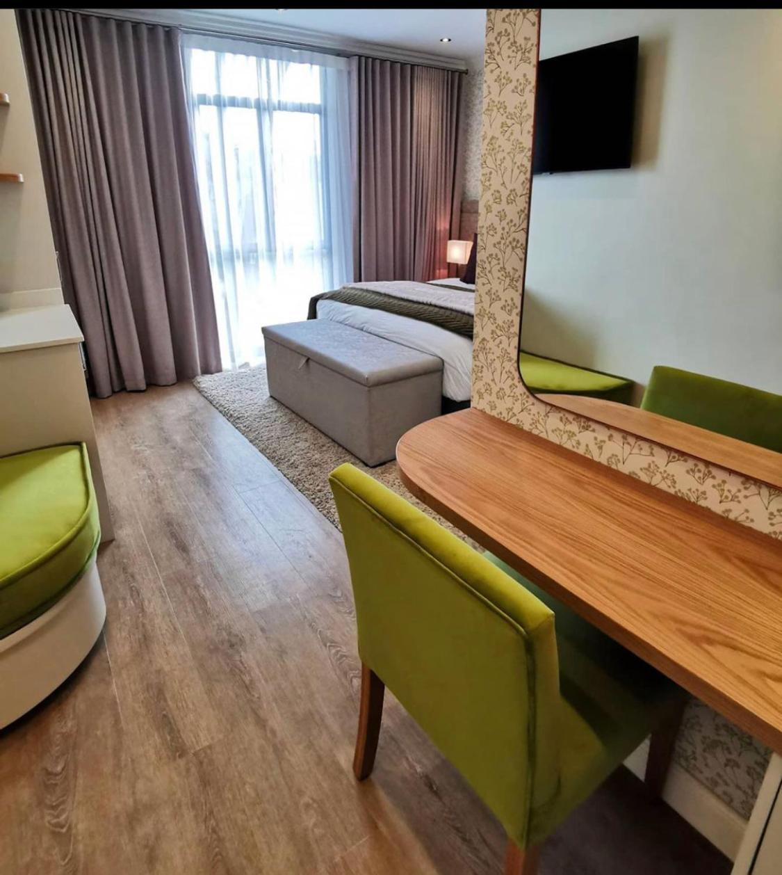 Alluvia Boutique Winery & Luxury Accommodation Στέλενμπος Δωμάτιο φωτογραφία A room at the hotel