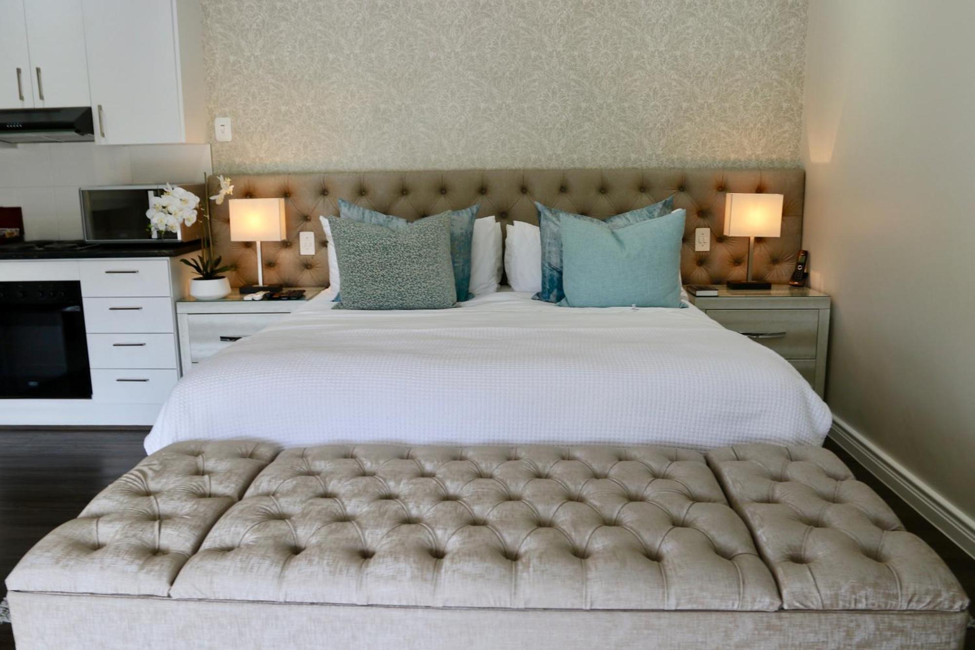 Alluvia Boutique Winery & Luxury Accommodation Στέλενμπος Δωμάτιο φωτογραφία A bedroom at the hotel